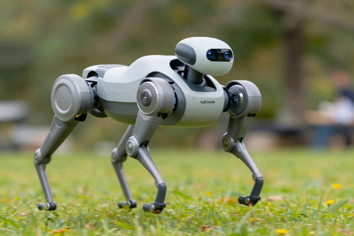 Unitree Robotics presenta il cane robot As2, in grado di raggiungere una velocità di 5 m/s